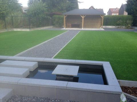 Tuin met vijver en kunstgras in Ertvelde