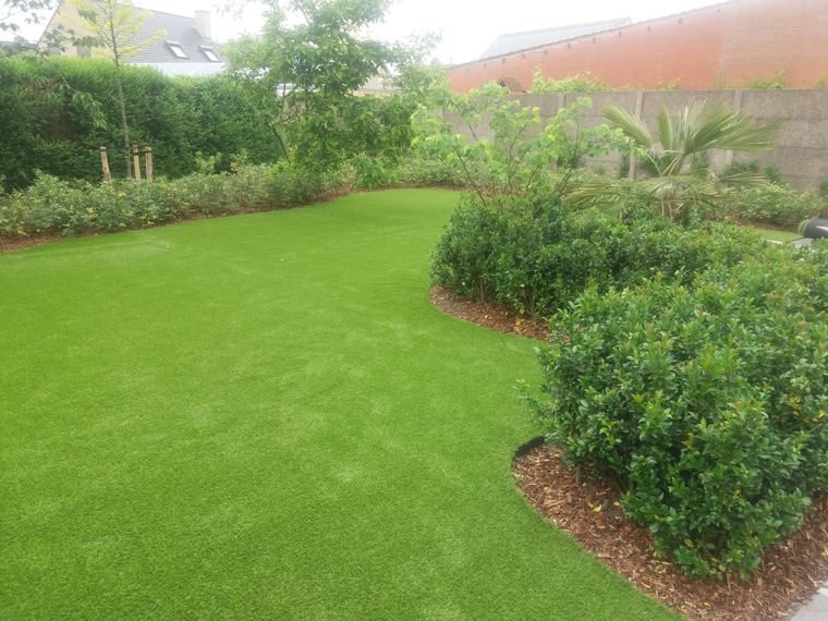 Kunstgrasgazon met beplante borders